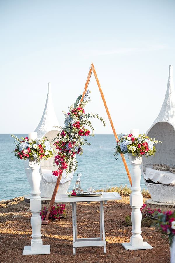 summer-wedding-sea-soul-blue-fuchsia-hues_09