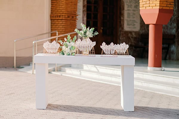 summer-wedding-white-roses-baby-breath_08