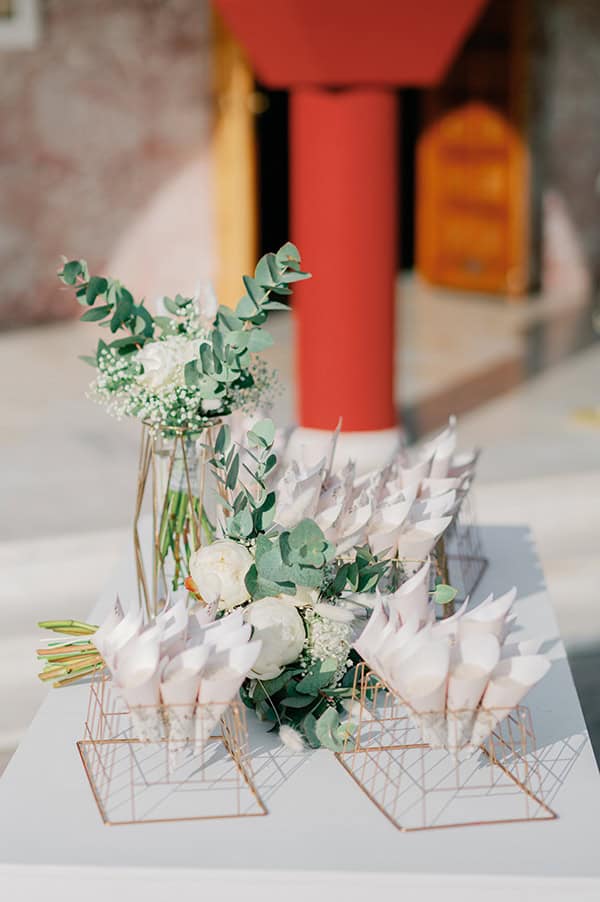 summer-wedding-white-roses-baby-breath_08x