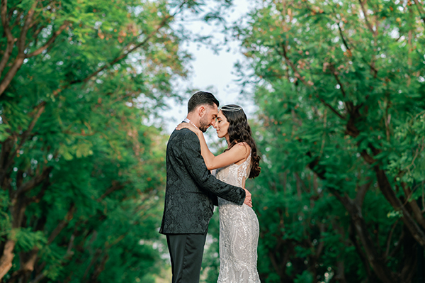 summer-wedding-white-roses-baby-breath_16