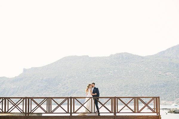 beautiful-summer-wedding-with-white-florals_03