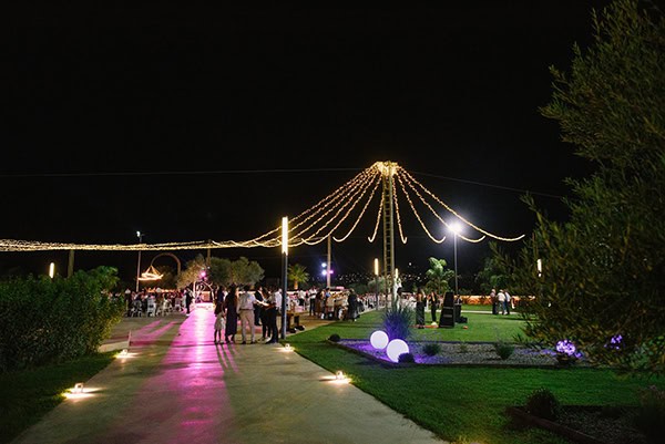 beautiful-summer-wedding-with-white-florals_11