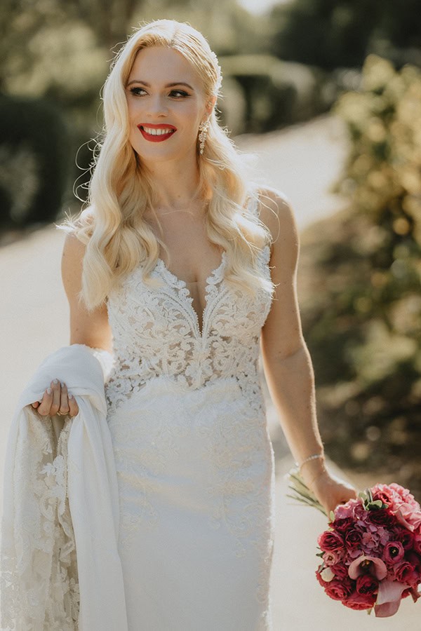 destination-fall-wedding-athens-fucshia-flowers_07