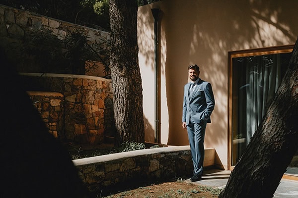 destination-fall-wedding-athens-fucshia-flowers_11