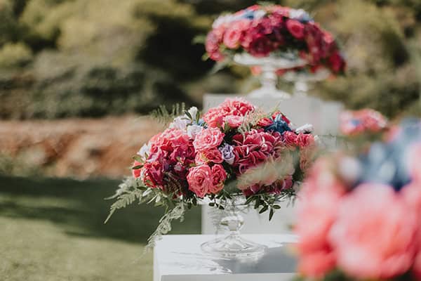 destination-fall-wedding-athens-fucshia-flowers_13