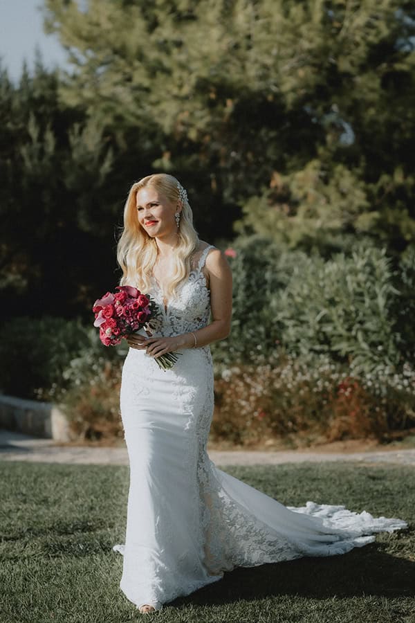 destination-fall-wedding-athens-fucshia-flowers_15