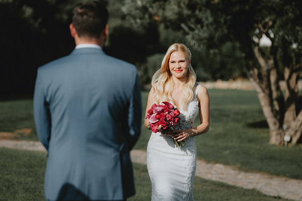 destination-fall-wedding-athens-fucshia-flowers_16