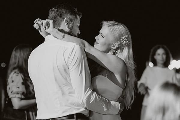 destination-fall-wedding-athens-fucshia-flowers_24