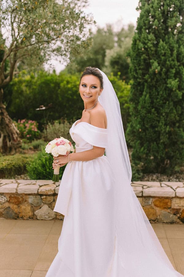 destination-wedding-pyrgos-petreza-romantic-flowers_15