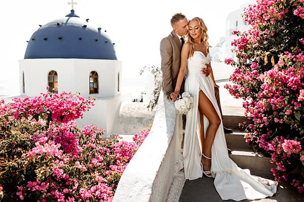 destination-wedding-santorini-magical-setting_01