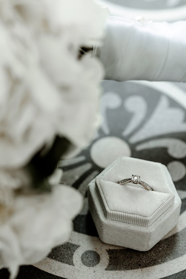 destination-wedding-santorini-magical-setting_07