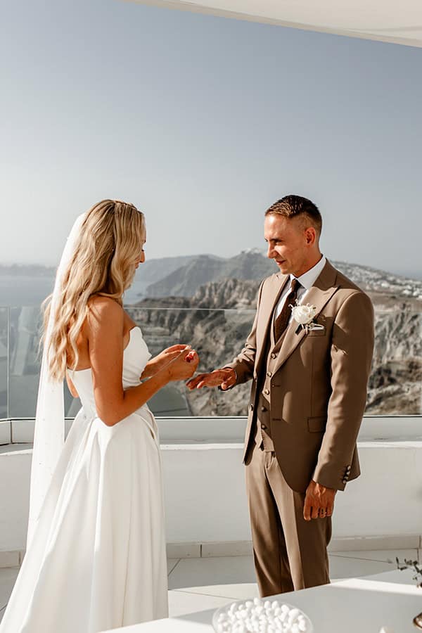 destination-wedding-santorini-magical-setting_19