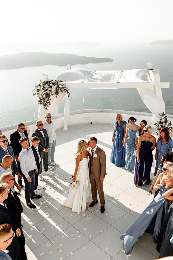 destination-wedding-santorini-magical-setting_23