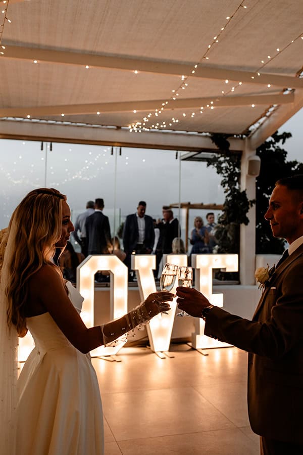 destination-wedding-santorini-magical-setting_27