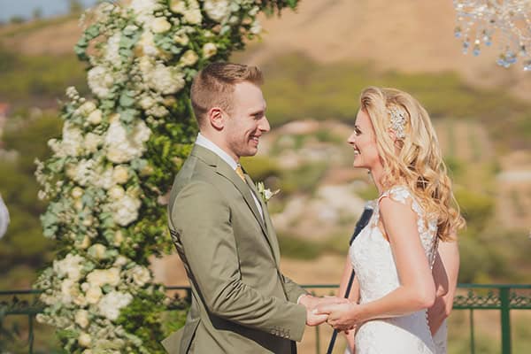 elegant-wedding-hatzi-mansion-gorgeous-white-florals_01