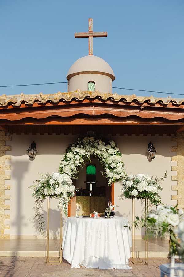 elegant-wedding-with-white-blooms_07