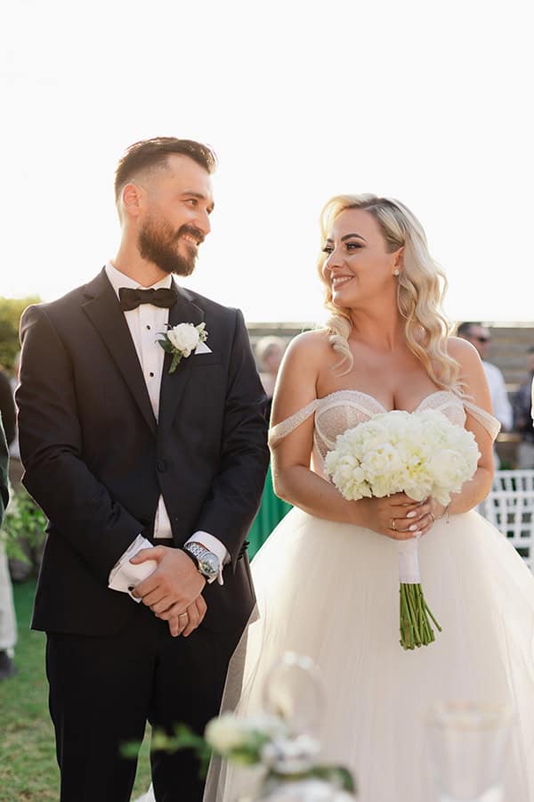 elegant-wedding-with-white-blooms_13