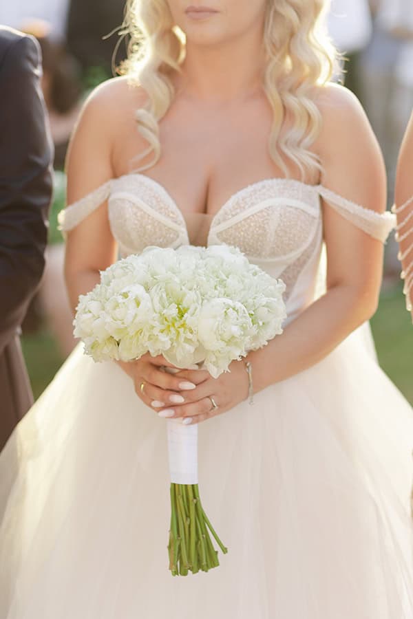 elegant-wedding-with-white-blooms_14