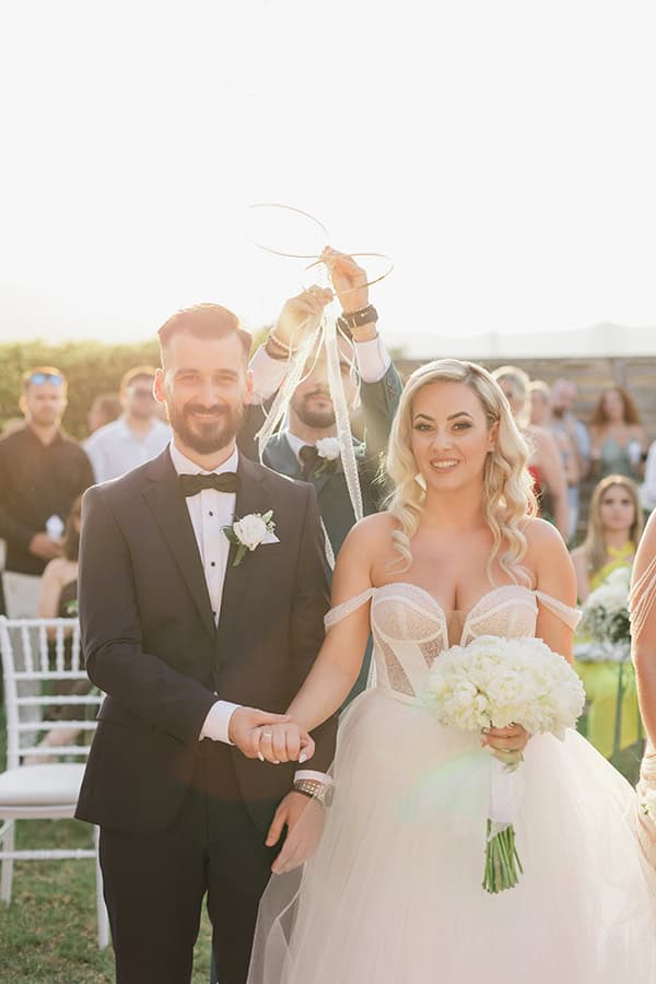 elegant-wedding-with-white-blooms_15