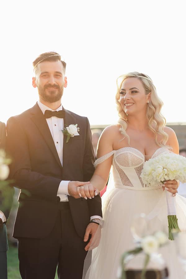 elegant-wedding-with-white-blooms_16