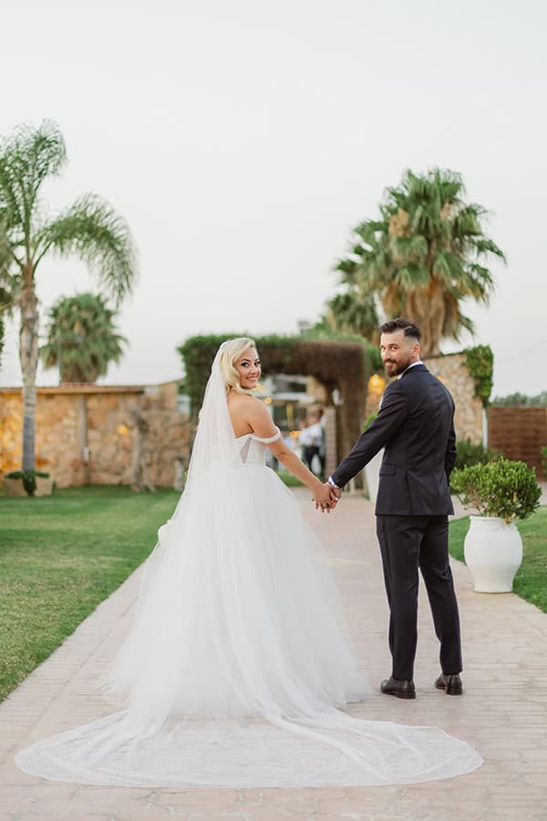 elegant-wedding-with-white-blooms_18