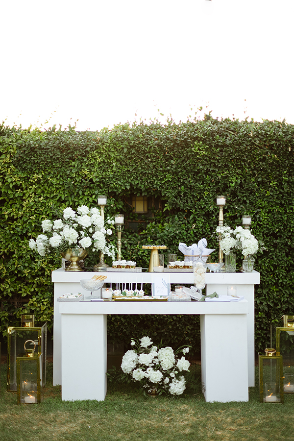 elegant-wedding-with-white-blooms_19