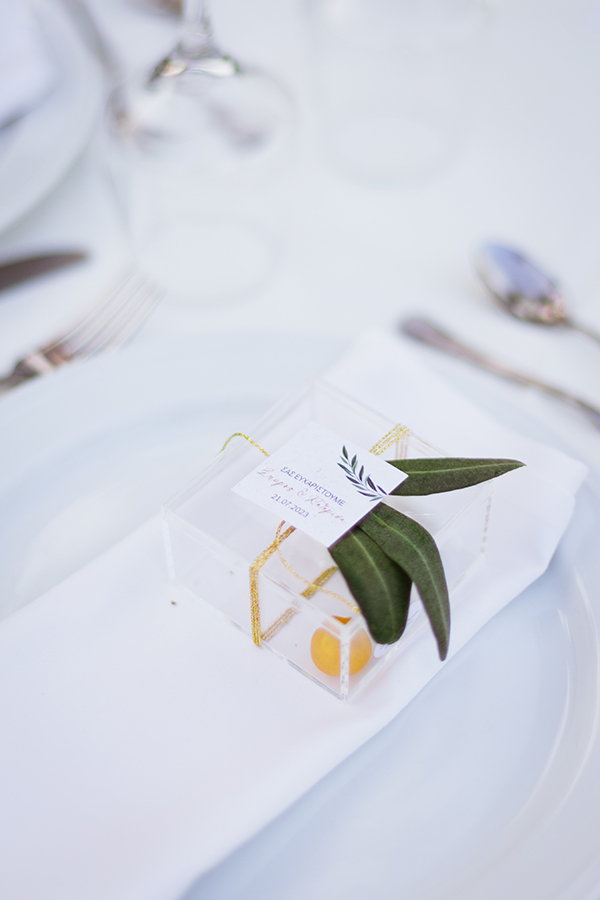 elegant-wedding-with-white-blooms_24