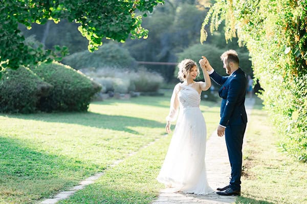 fall-wedding-athens-dark-blue-hues_02