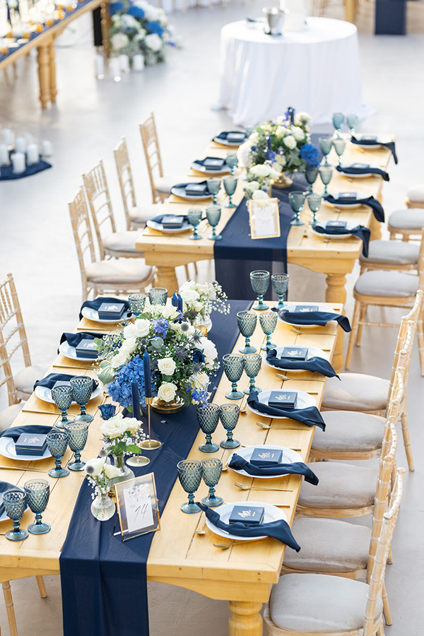 fall-wedding-athens-dark-blue-hues_19