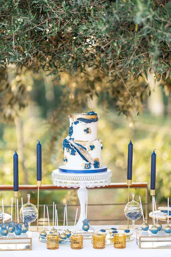 fall-wedding-athens-dark-blue-hues_21