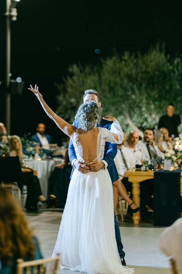 fall-wedding-athens-dark-blue-hues_29