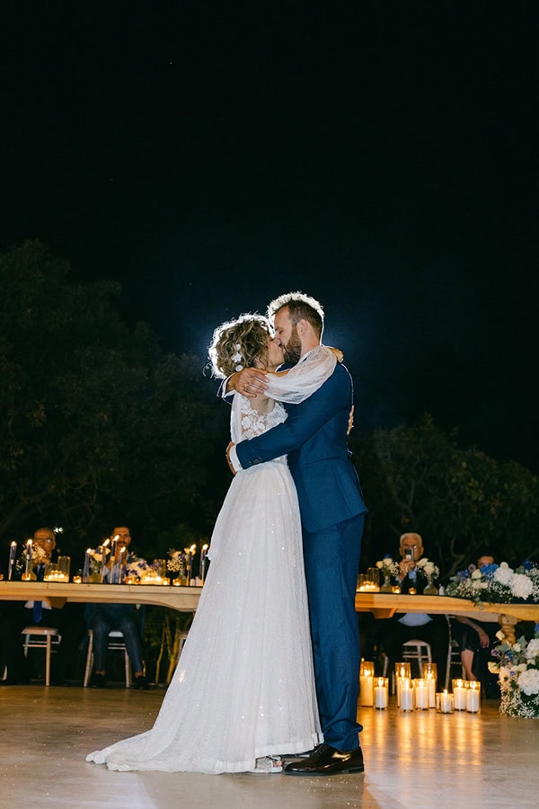 fall-wedding-athens-dark-blue-hues_30