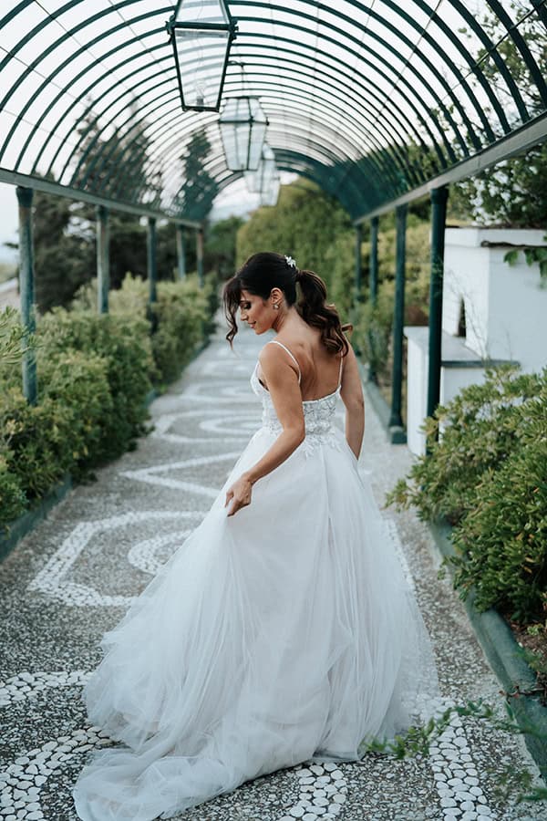 fall-wedding-syros-white-flowers-olive_02