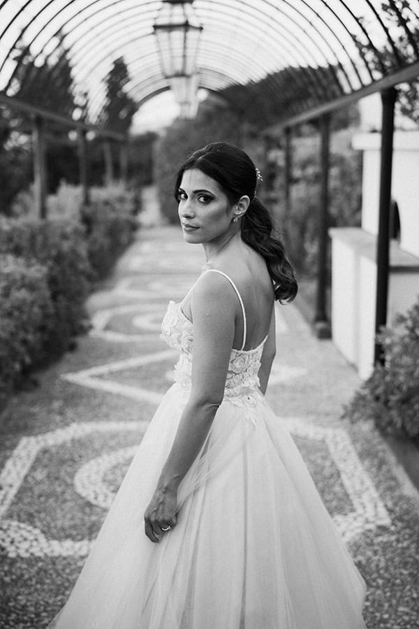 fall-wedding-syros-white-flowers-olive_03x