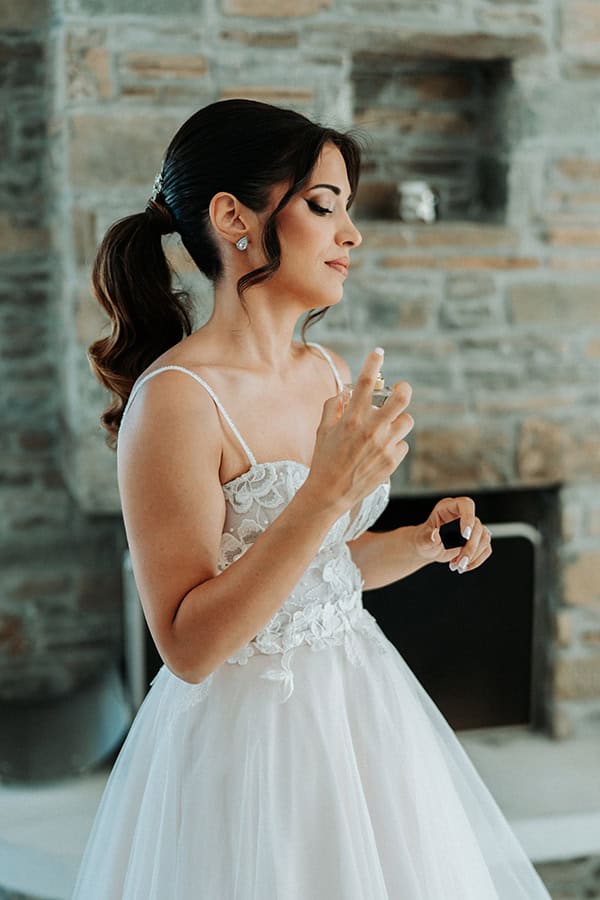 fall-wedding-syros-white-flowers-olive_06