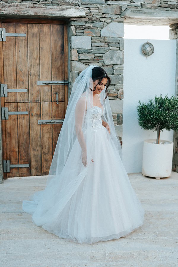 fall-wedding-syros-white-flowers-olive_07