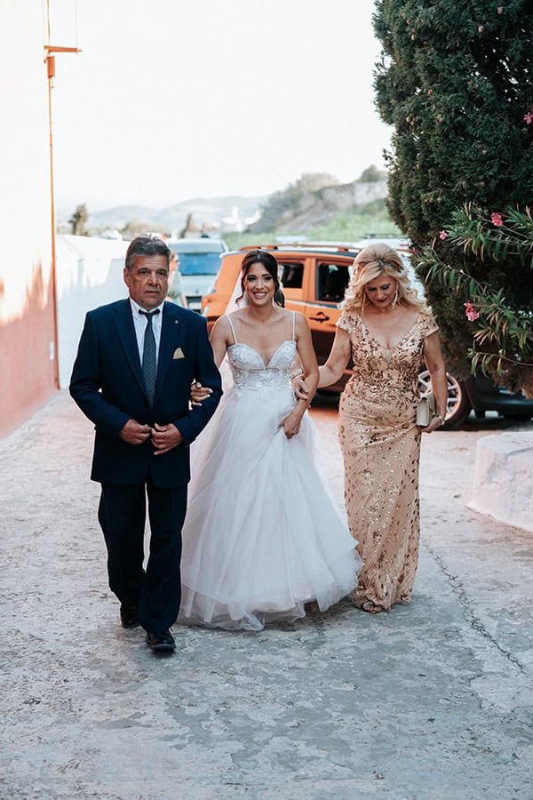 fall-wedding-syros-white-flowers-olive_12