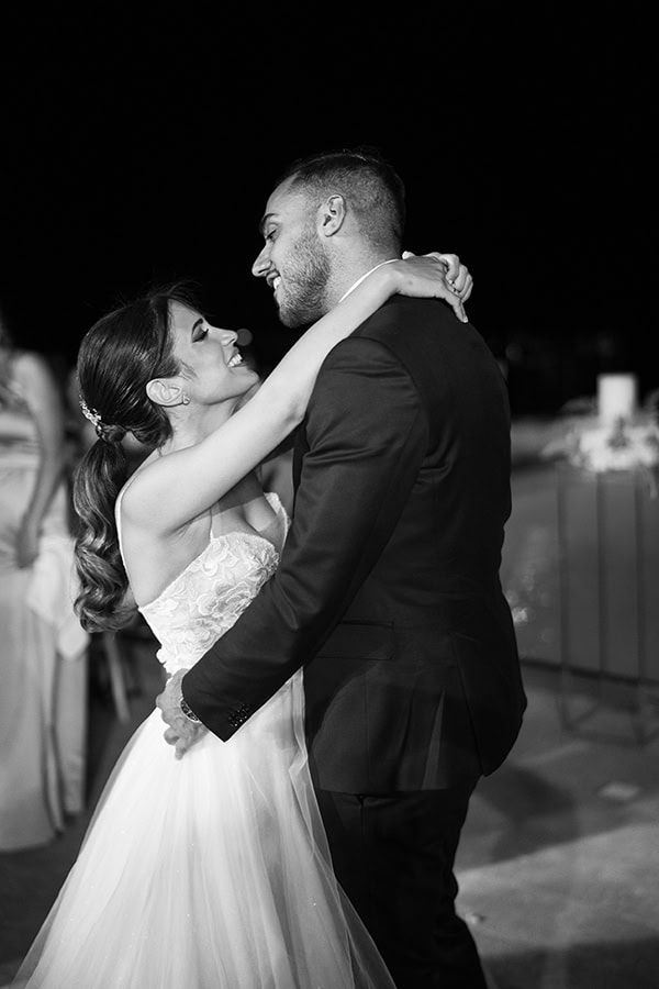 fall-wedding-syros-white-flowers-olive_22