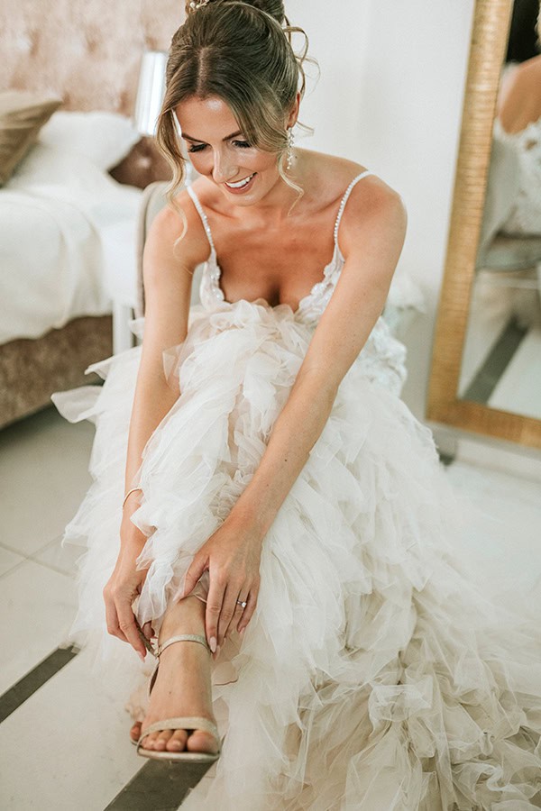 gorgeous-destination-summer-wedding-santorini-pampas-grass_06