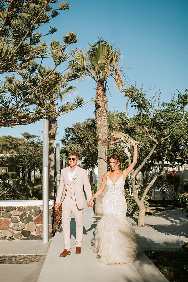 gorgeous-destination-summer-wedding-santorini-pampas-grass_25