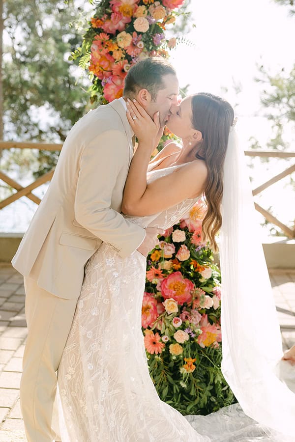 gorgeous-destination-wedding-kefalonia-colorful-flowers_01
