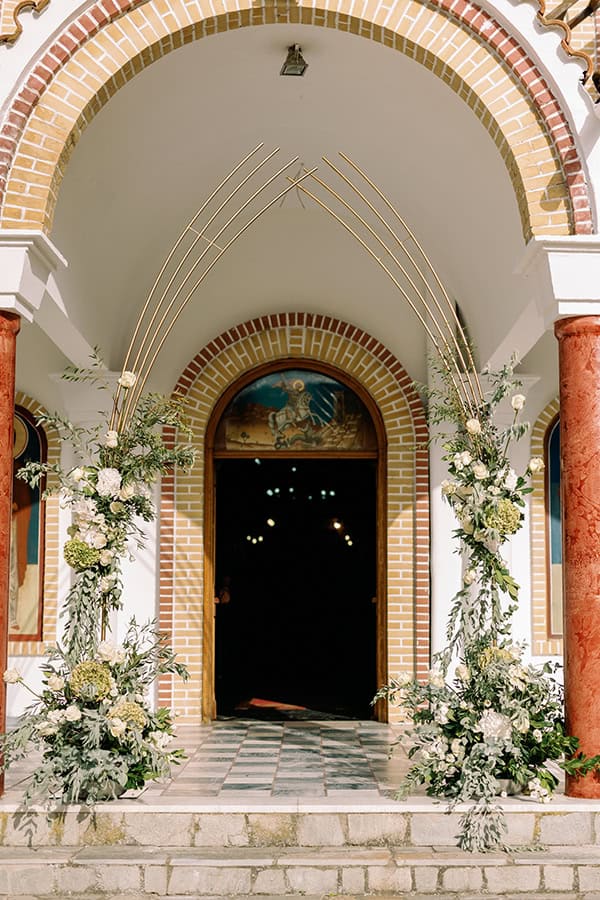 romantic-fall-wedding-white-flowers_08