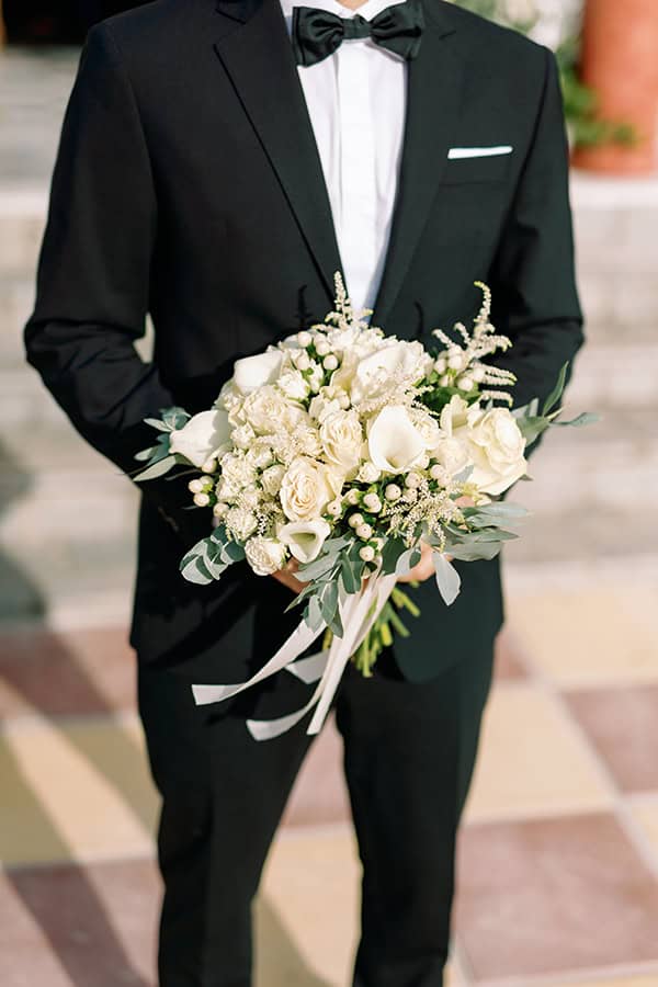 romantic-fall-wedding-white-flowers_08z