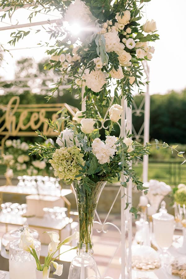 romantic-fall-wedding-white-flowers_09w