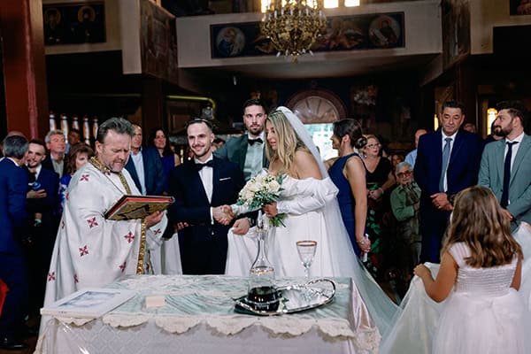 romantic-fall-wedding-white-flowers_14x