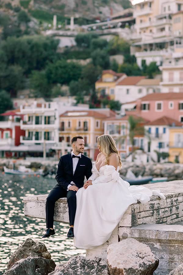 romantic-fall-wedding-white-flowers_16