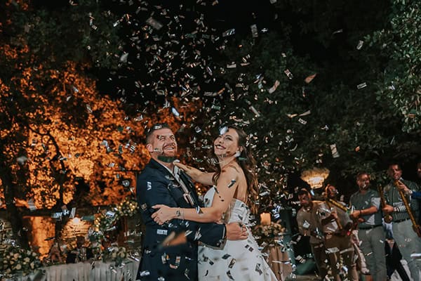 romantic-summer-wedding-all-white-florals_27