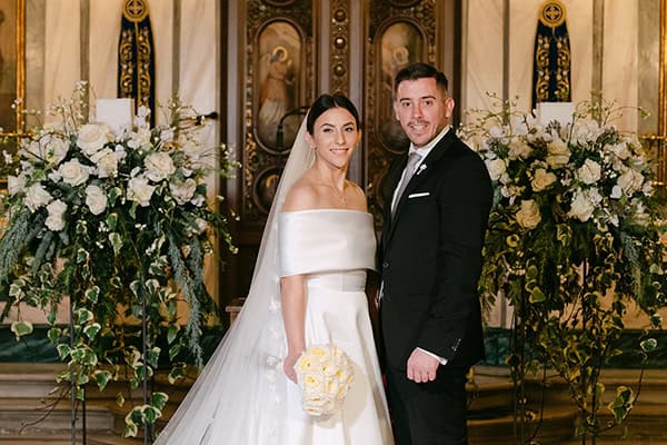 Ρομαντικός χειμερινός γάμος στην Πάτρα με πλούσιο ανθοστολισμό | Ειρήνη & Φώτης