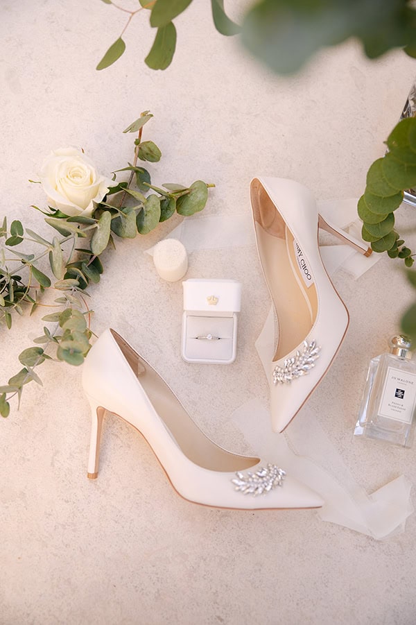 romantic-winter-wedding-patras-lush-flowers_08