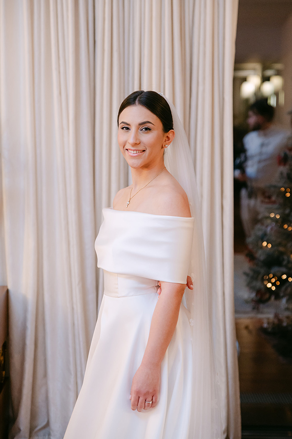 romantic-winter-wedding-patras-lush-flowers_11